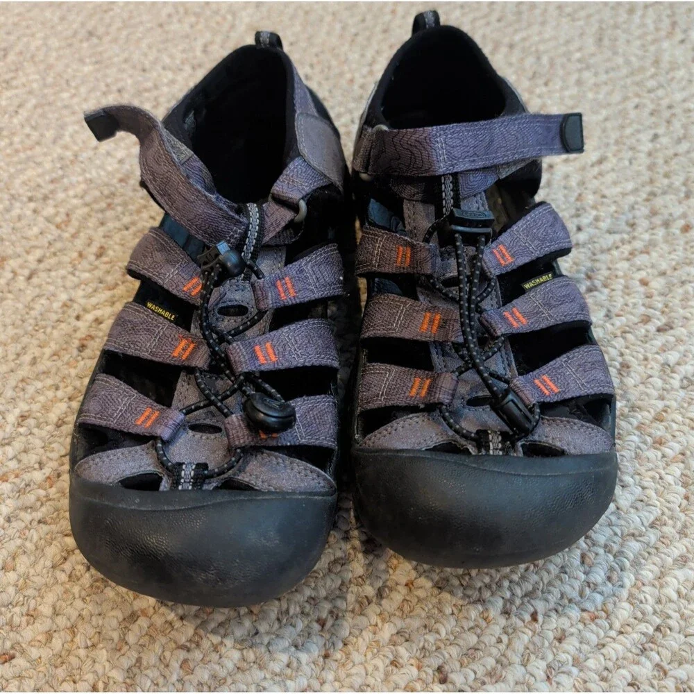 KEEN Newport H2 Sandals Youth Size 6 Gray Black Trail Hiking Outdoors